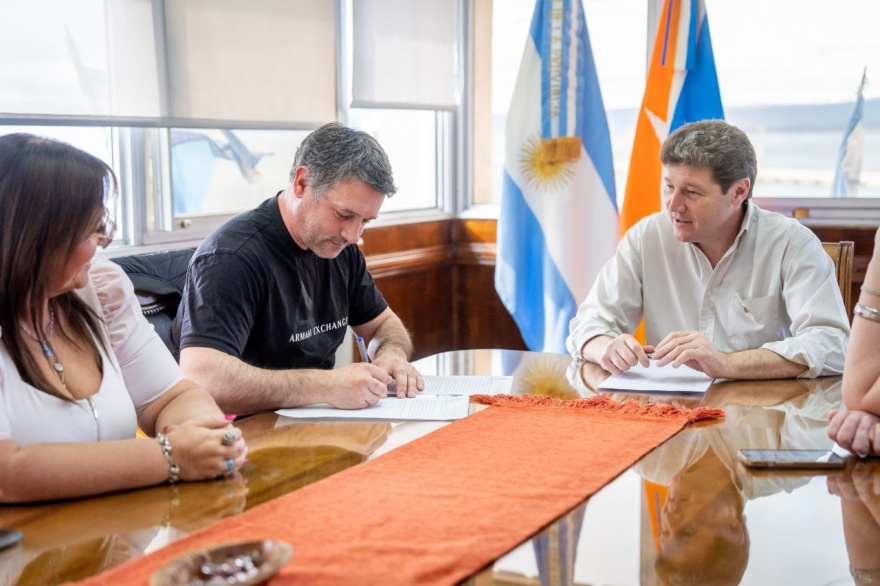 20251006103804_photo_5123203339507141508_y