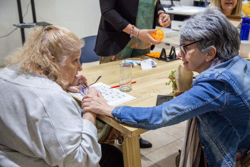 20251007114229_5125541944904846151